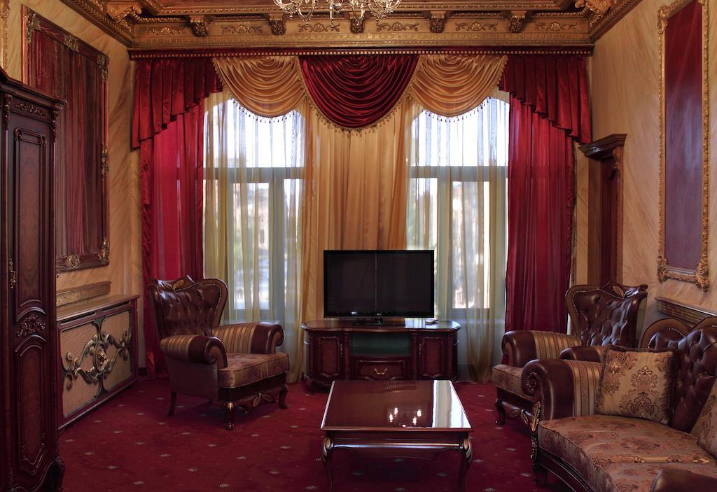 Alexandrapol Palace Hotel Guiumri Quarto foto